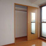 洋室（北向き）のクローゼット・写真は401号室のものとなります。