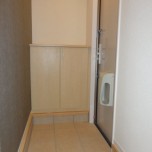 玄関(下駄箱付)・写真は102号室 玄関(下駄箱付)・写真は102号室