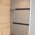洋室5.9帖WIC・写真は201号室(102/202号室は建具・床の色が異なります)