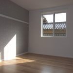 洋室6.1帖・写真は201号室(102/202号室は建具・床の色が異なります)