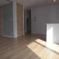 LDK13.3帖・写真は201号室(102/202号室は建具・床の色が異なります)