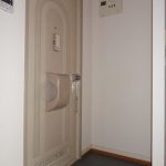 玄関・写真は203号室